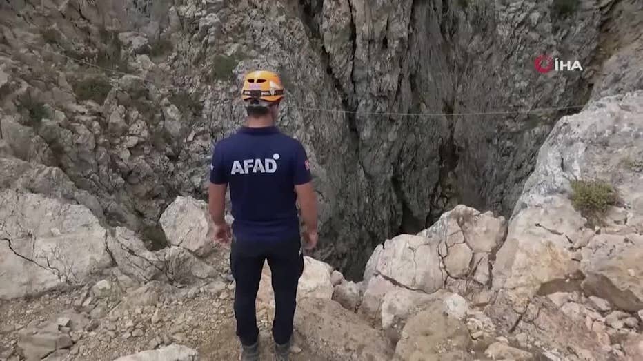 KG10-CAVE-RESCUE-FOLO_WNYW5a9f_146_mxf_00.00.49.02.jpg