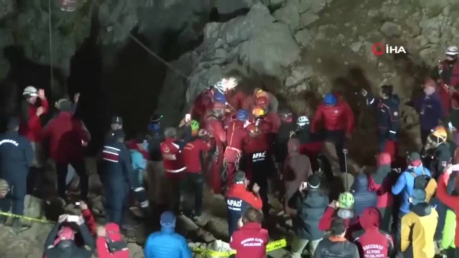 KG10-CAVE-RESCUE-FOLO_WNYW5a9f_146_mxf_00.01.13.48.jpg