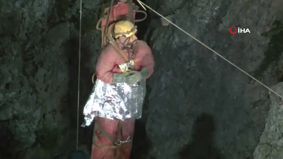 KG10-CAVE-RESCUE-FOLO_WNYW5a9f_146_mxf_00.01.40.46.jpg