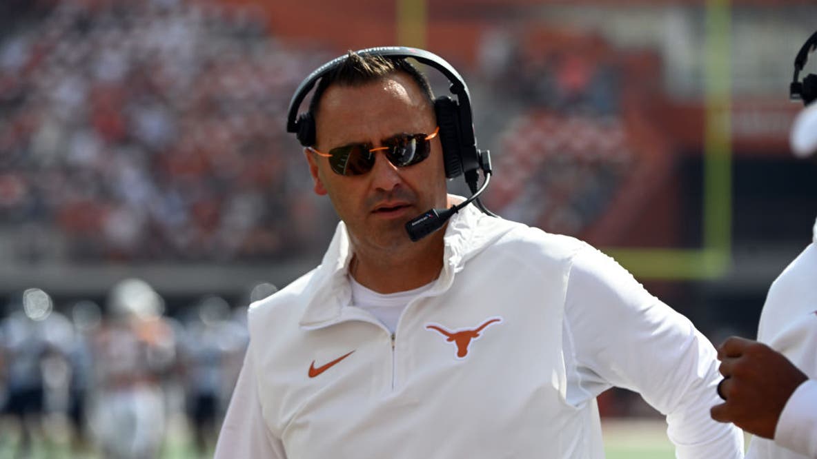 No. 5 Texas Longhorns rolls past Texas State 59-7 in season opener