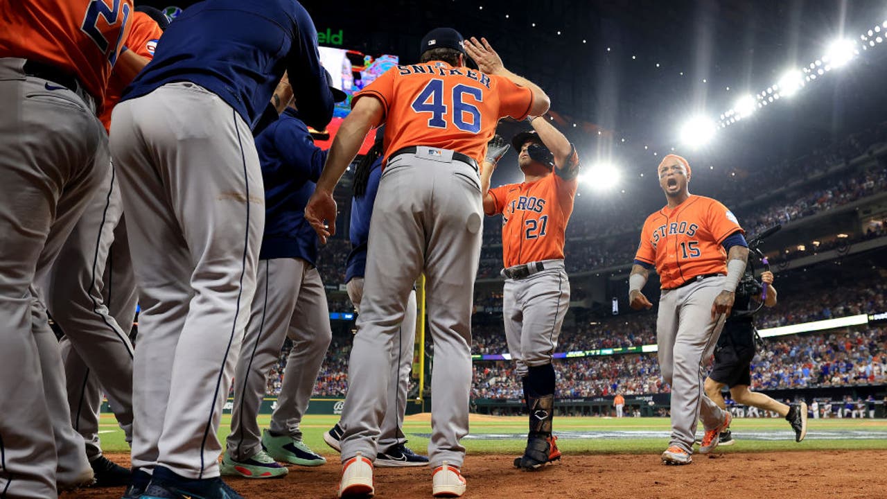 Jose Altuve earns first ejection for arguing strike zone in Astros' loss