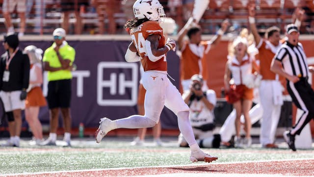 Jonathon Brooks, No. 3 Texas beats No. 24 Kansas 40-14 with Jayhawks QB Jalon Daniels out