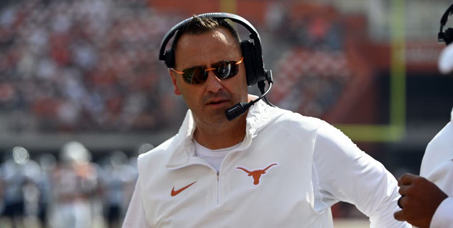 No. 5 Texas Longhorns rolls past Texas State 59-7 in season opener