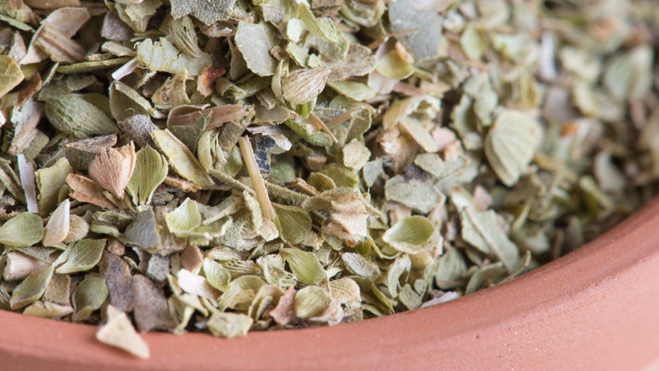 Dried-oregano.jpg