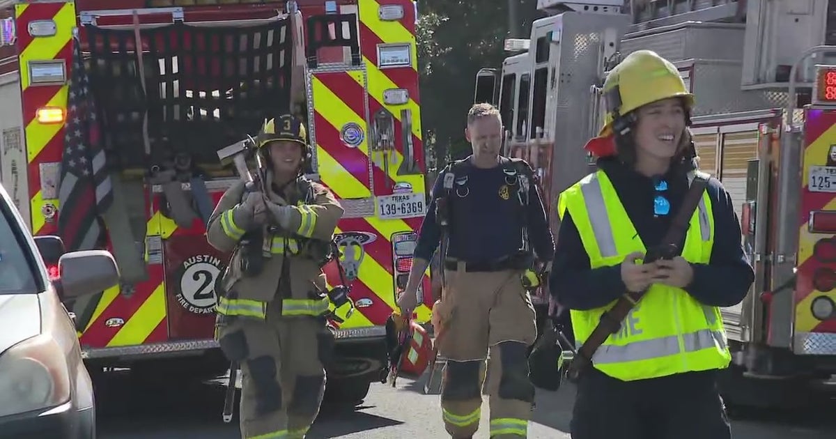 Firefighters contain fire at abandoned apartment complex in East Austin ...