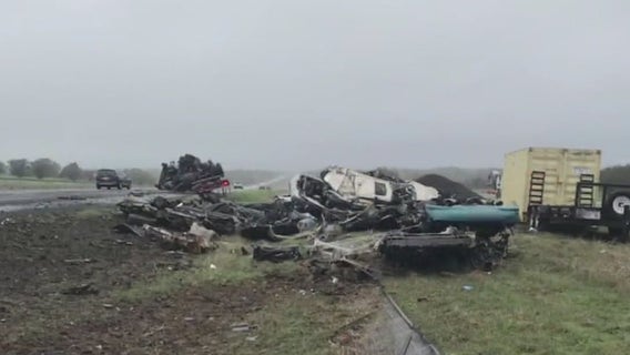 18-wheeler rollover crashes on I-10 in Fayette County