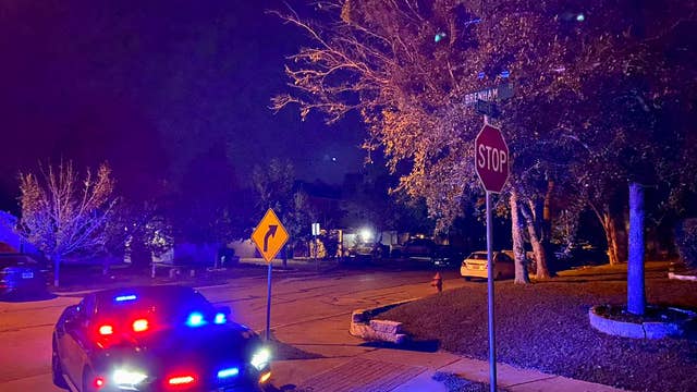 Police searching for 3 burglary suspects in Manor; 1 other caught