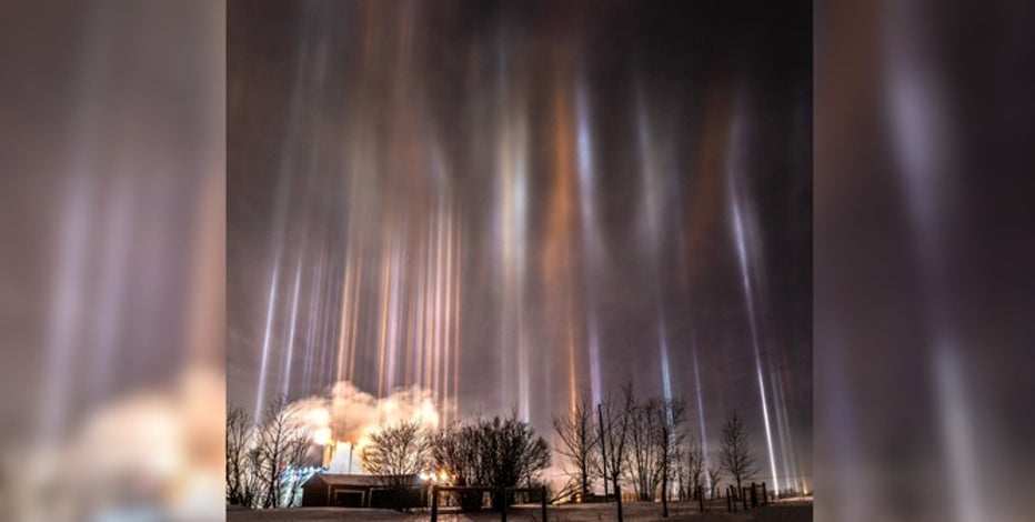 Light pillars illuminate night sky over Canada | FOX 7 Austin