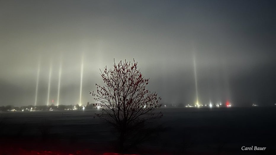 Light pillars illuminate night sky over Canada | FOX 7 Austin
