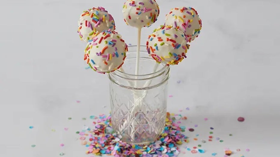 damask-cake-pops.jpg