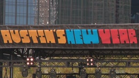 New Year's 2023: Thousands gather at Auditorium Shores for fireworks, music and more