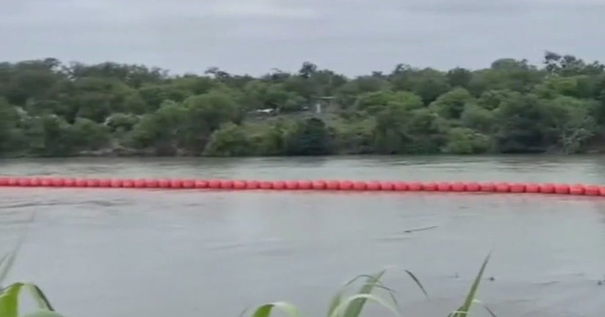 Texas border floating barrier can stay for now, court rules | FOX 7 Austin