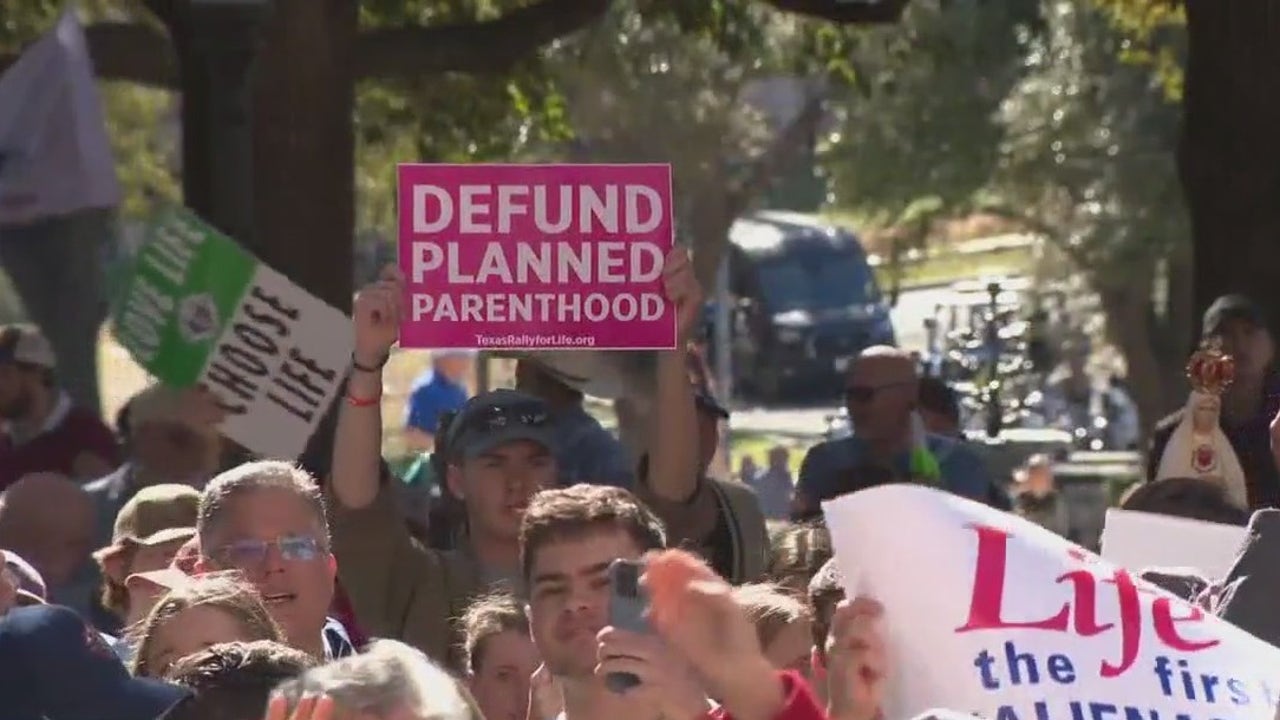 数千名反堕胎倡导者在生命大游行中在市区游行