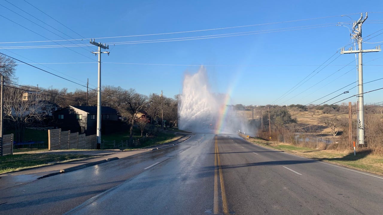 Major Water Main Break Shuts Down Road In East Austin