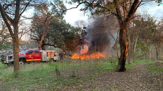 Trash fire behind Applebee's 'controlled' in southeast Austin: AFD