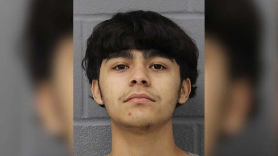 Man charged with numerous felonies following Austin car robbery: APD