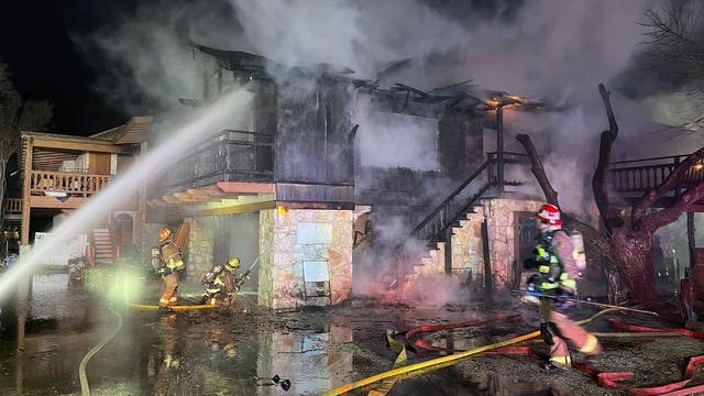 Floor partially collapses in Northeast Austin fire