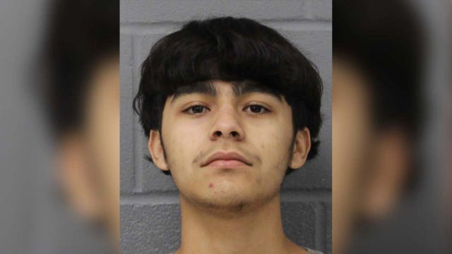 Man charged with numerous felonies following Austin car robbery: APD