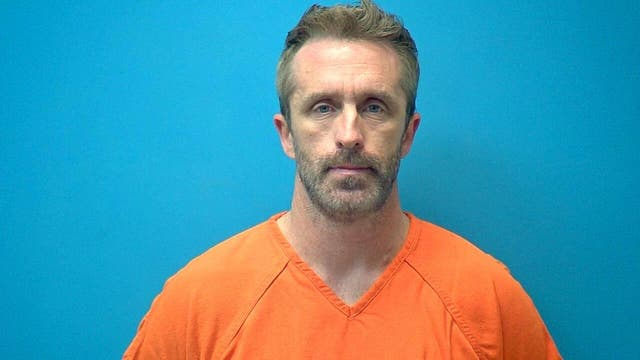 Texas teacher arrested for attempting to meet up with teen girl