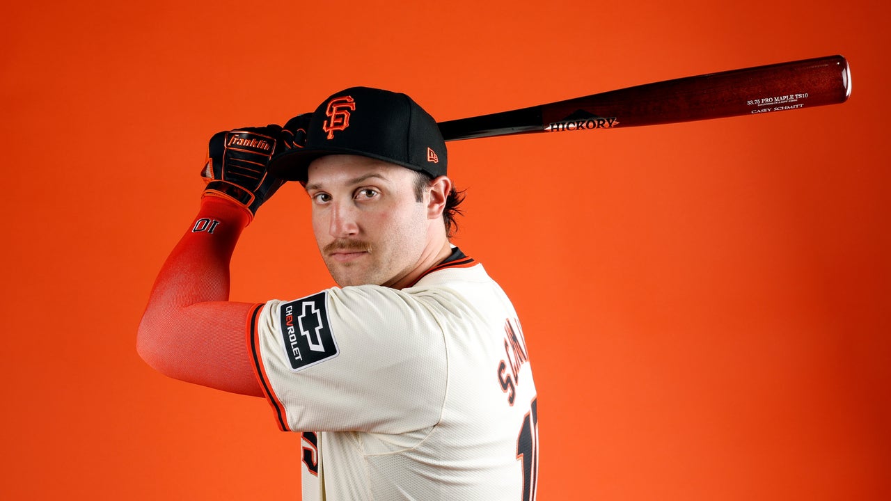 Giants player's photo in new MLB jersey goes viral after revealing how  tight pants really are