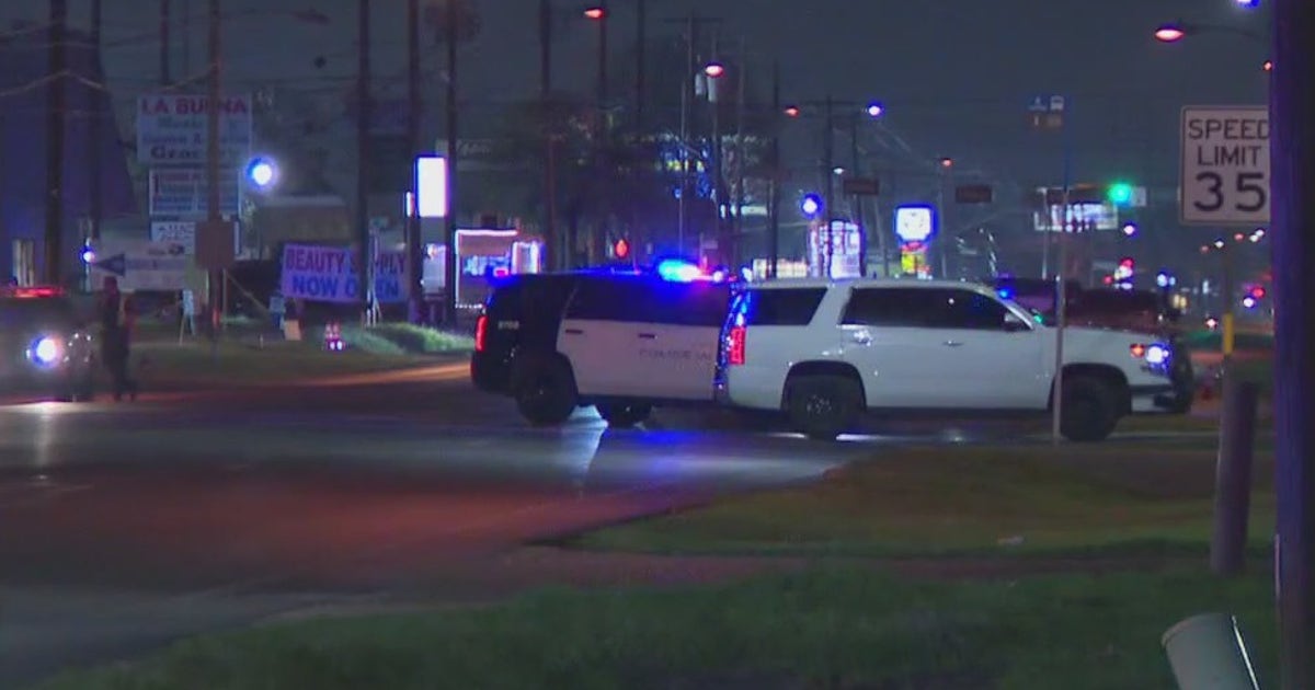 Driver hits pedestrian in North Austin; 1 person dead | FOX 7 Austin