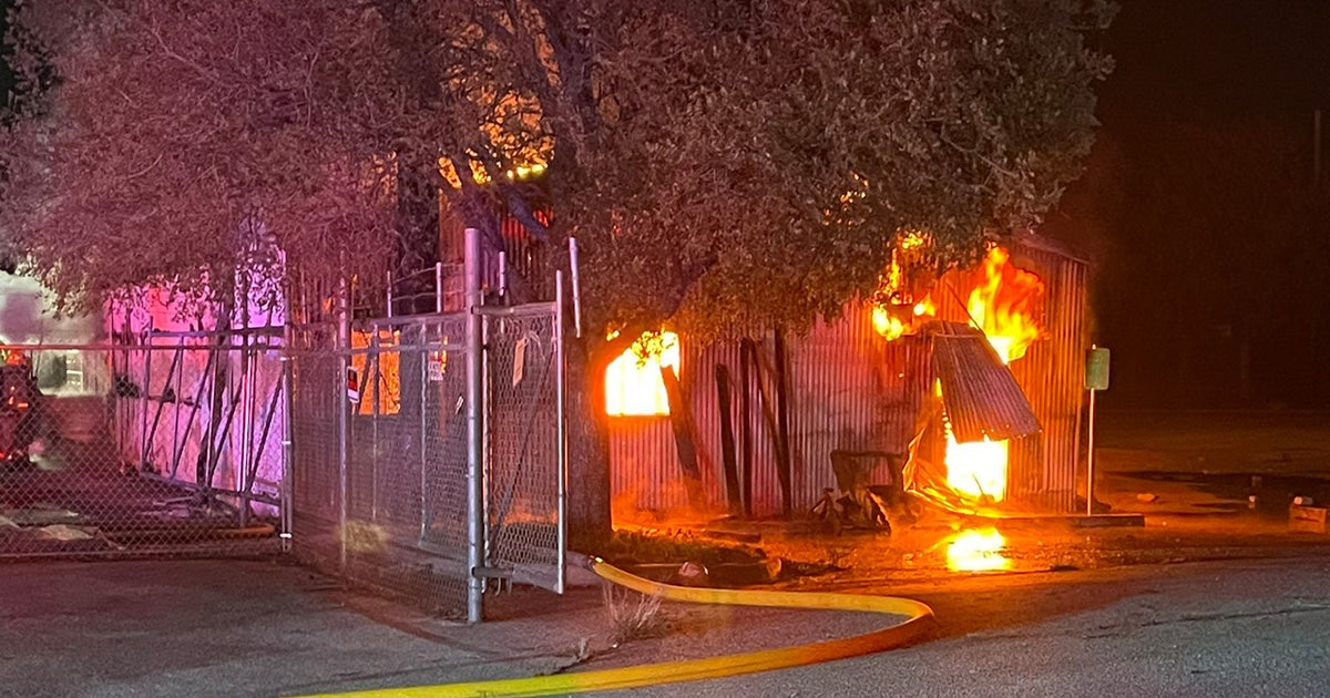 Overnight fire destroys commercial building in North Austin | FOX 7 Austin