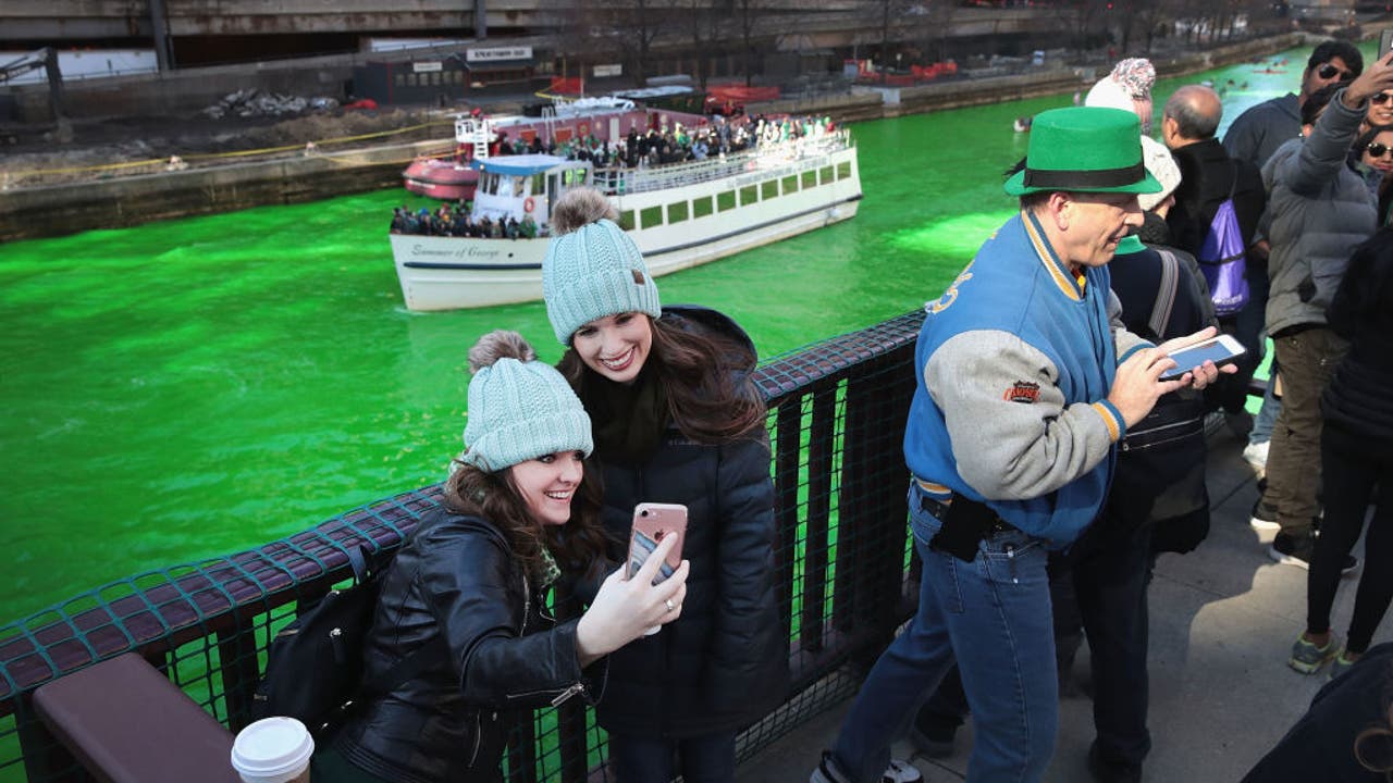 VIDEO Chicago River dyed green to kick off St. Patrick's Day weekend