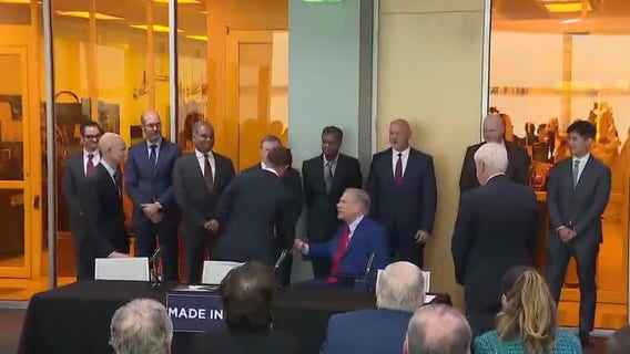 Abbott, Phelan meet in public for first time since bitter GOP primary