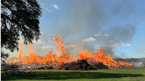 Fire crews battle brush fire in Liberty Hill