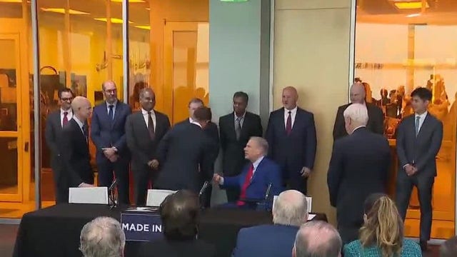 Abbott, Phelan meet in public for first time since bitter GOP primary