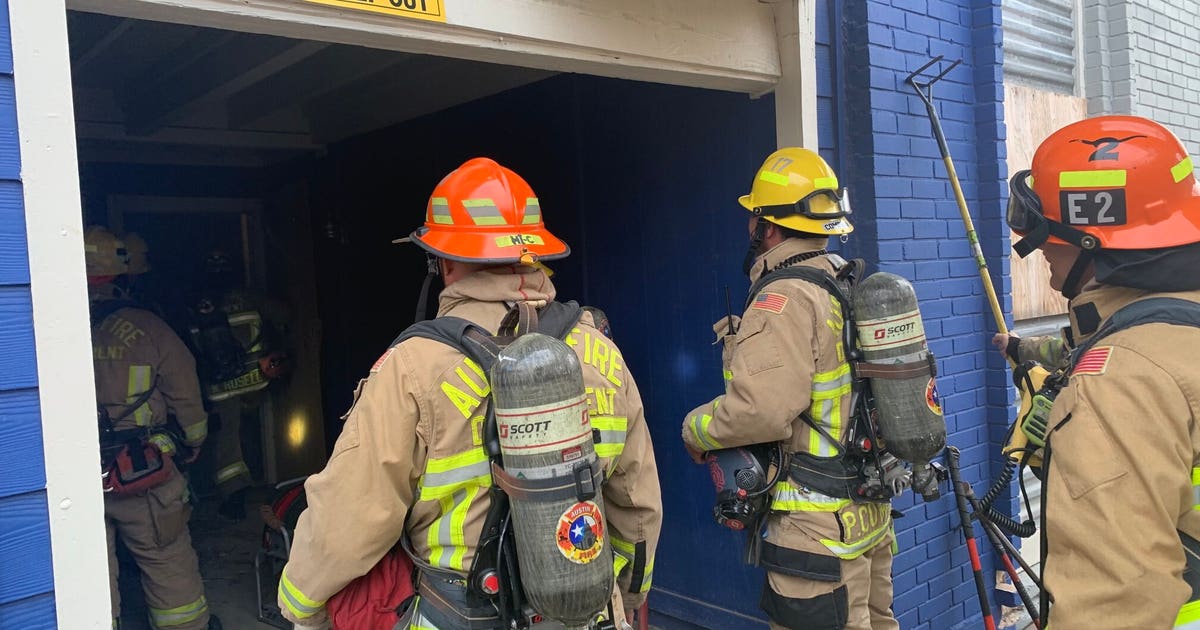 Fire at vacant apartment building in Southeast Austin | FOX 7 Austin