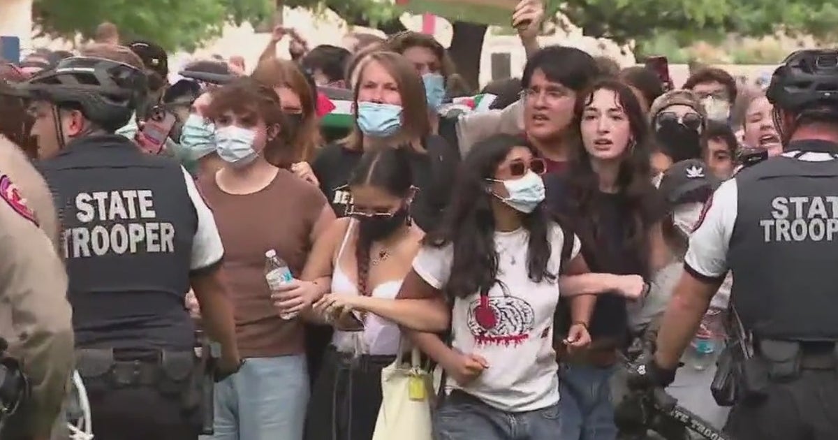 Ut Austin Riots UT Austin Palestine rally: Dozens wait outside Travis County Jail for ...