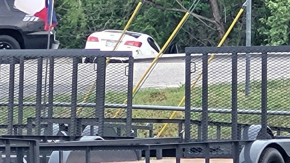 Suspects at-large after carjacking, high-speed chase in Leander