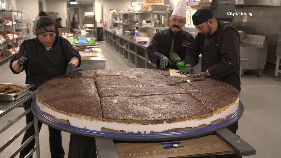 V-IRVING-WORLDS-LARGEST-MOON-PIE_00.00.18.32.jpg