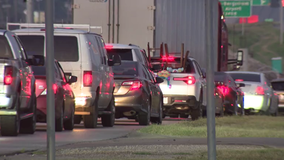 Wreck on I-35 shuts down southbound lanes: APD