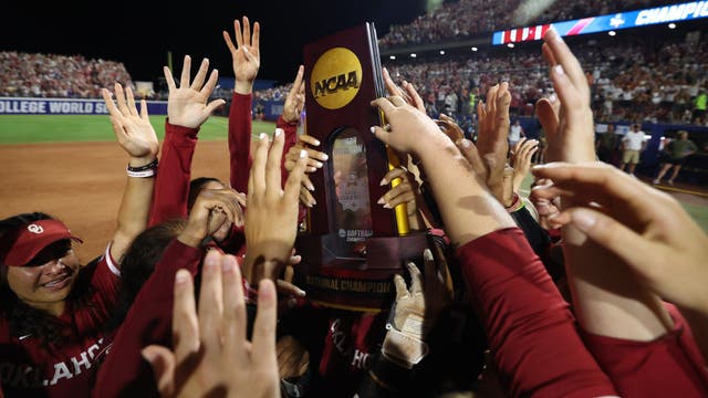 Oklahoma wins record fourth straight NCAA softball title, beating Texas 8-4 for 2-game sweep