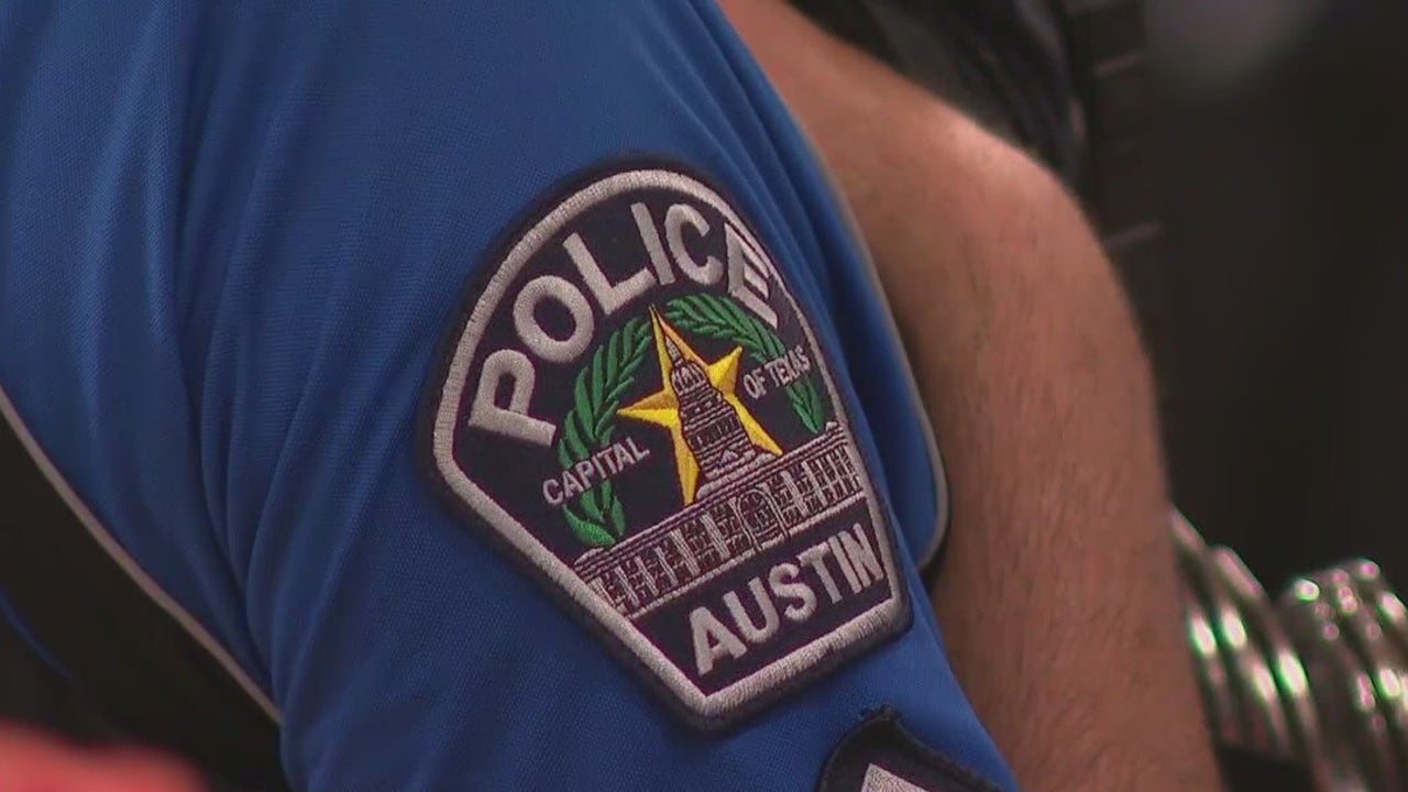 Austin first responders provide insight, safety tips at community meeting