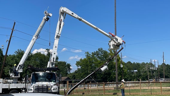 Efforts continue as crews work to restore power in Houston