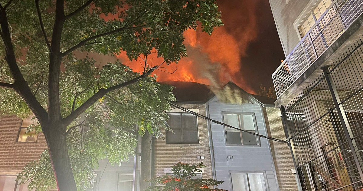 Apartment fire in West Campus; 8 people displaced | FOX 7 Austin