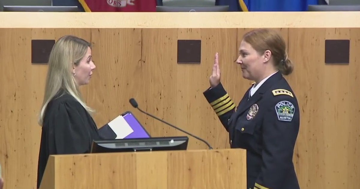 Austin police chief Lisa Davis officially sworn in | FOX 7 Austin