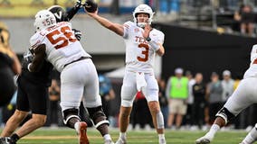 Quinn Ewers throws for 3 TDs as No. 5 Texas beats No. 25 Vanderbilt 27-24