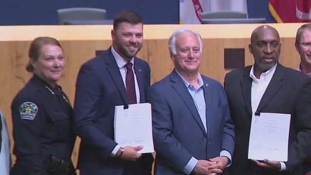 City of Austin, police union formally sign 5-year contract for APD
