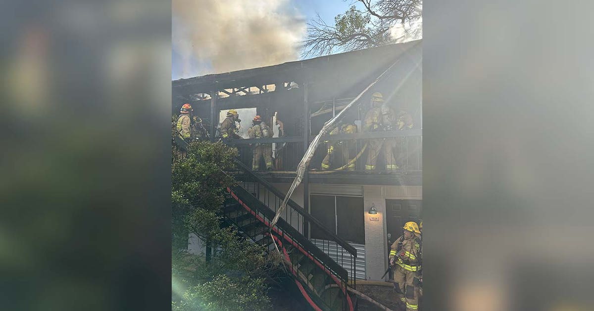17 people displaced after large fire at Southeast Austin apartment ...