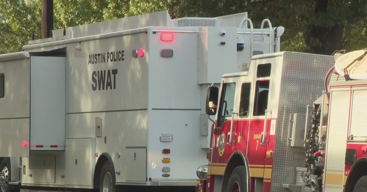 Barricaded man taken into custody after East Austin SWAT call | FOX 7 ...