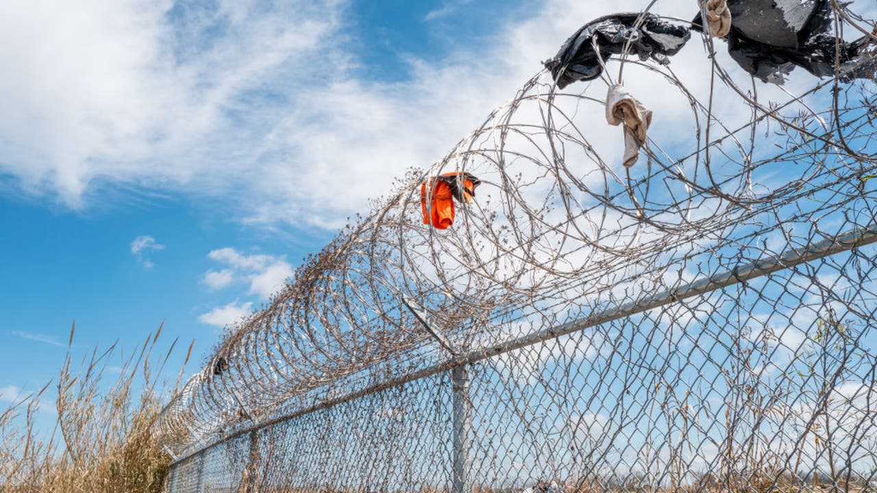 Court rules feds can't destroy razor wire along Texas border | FOX