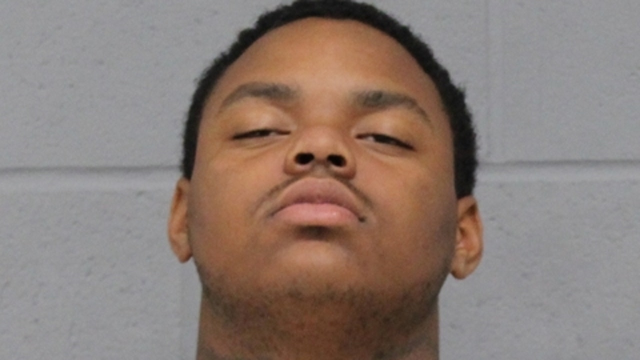 Teen with modified pistol arrested outside downtown Austin bar
