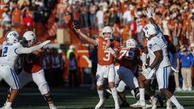 Helm’s 2 TD catches power No. 3 Texas over Kentucky 31-14 to keep Longhorns atop SEC