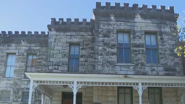 Parts of historic Williamson County Jail being demolished