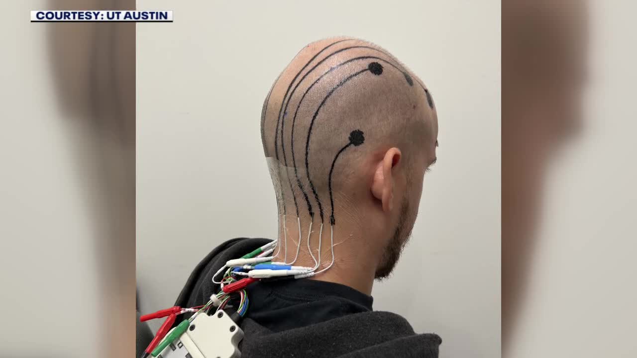 テキサス大学の研究者が開発した新しい電子タトゥーは脳波を追跡できる