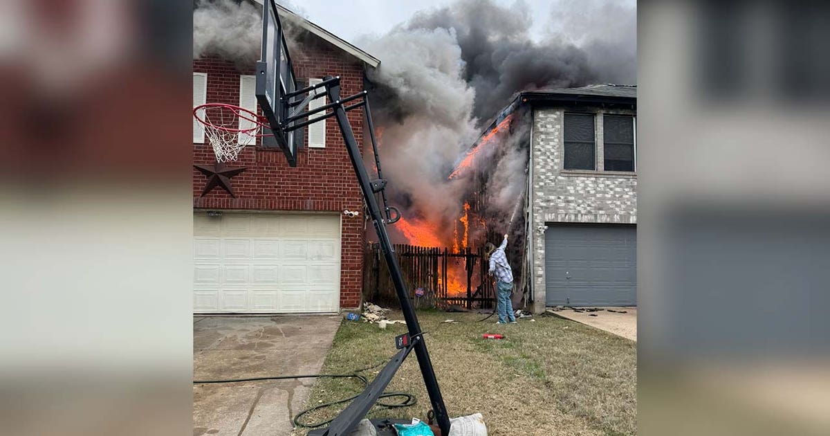 2 families displaced after South Austin house fire | FOX 7 Austin